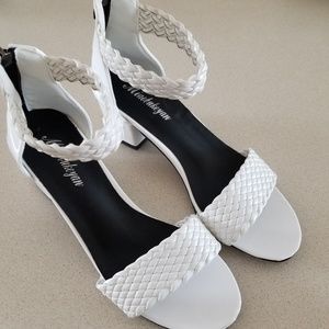 New White Sandals w/ Thick Heel 6.5